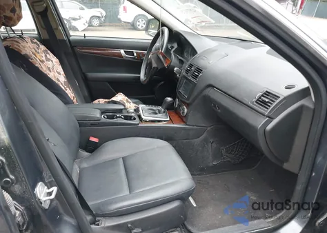 2009 Mercedes-Benz C 300 Luxury 4Matic/Sport 4Matic из США, поврежденный, VIN WDDGF81X89F236791